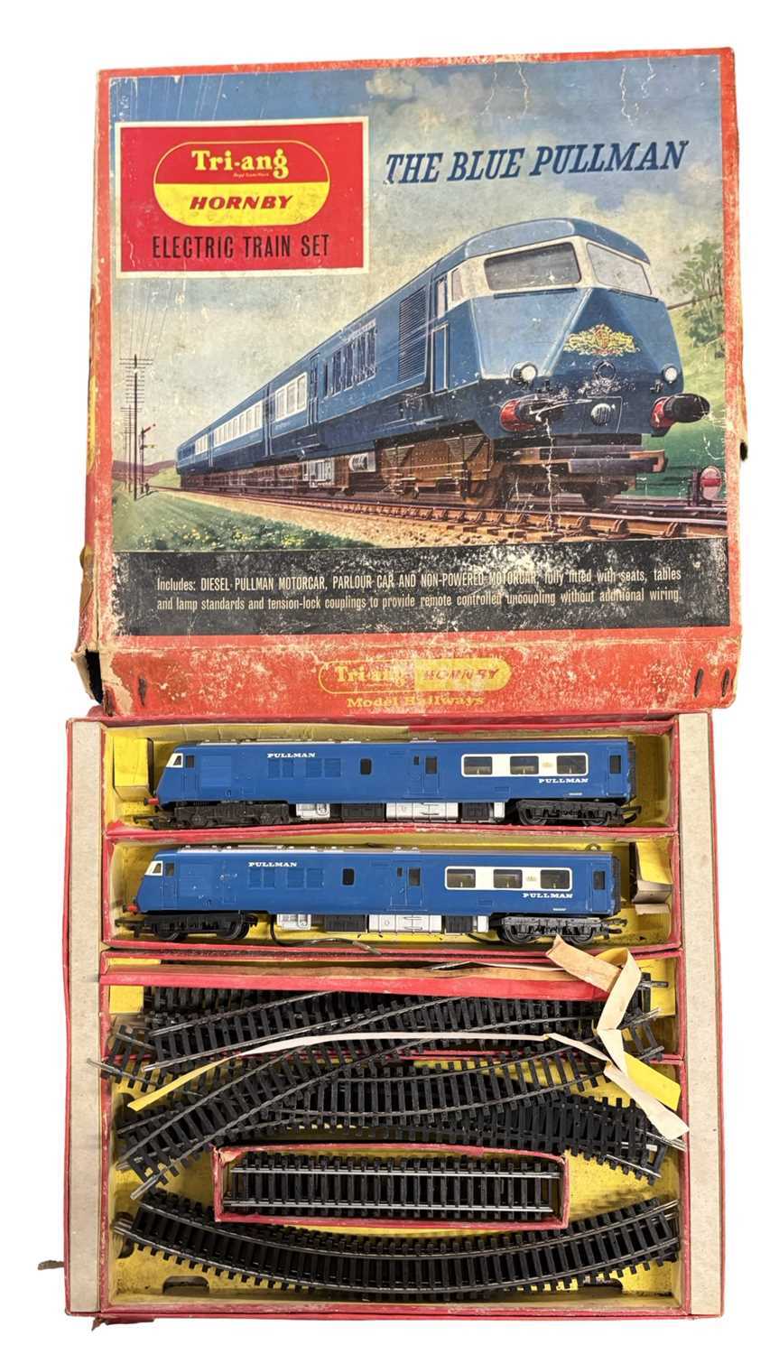 A boxed Triang / Hornby 00 gauge Blue Pullman set