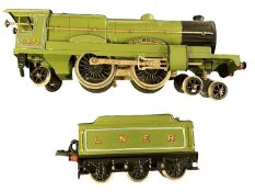 A Hornby 0 gauge 4-4-2 Flying Scotsman locomotive and tender, number 4471, in green livery
