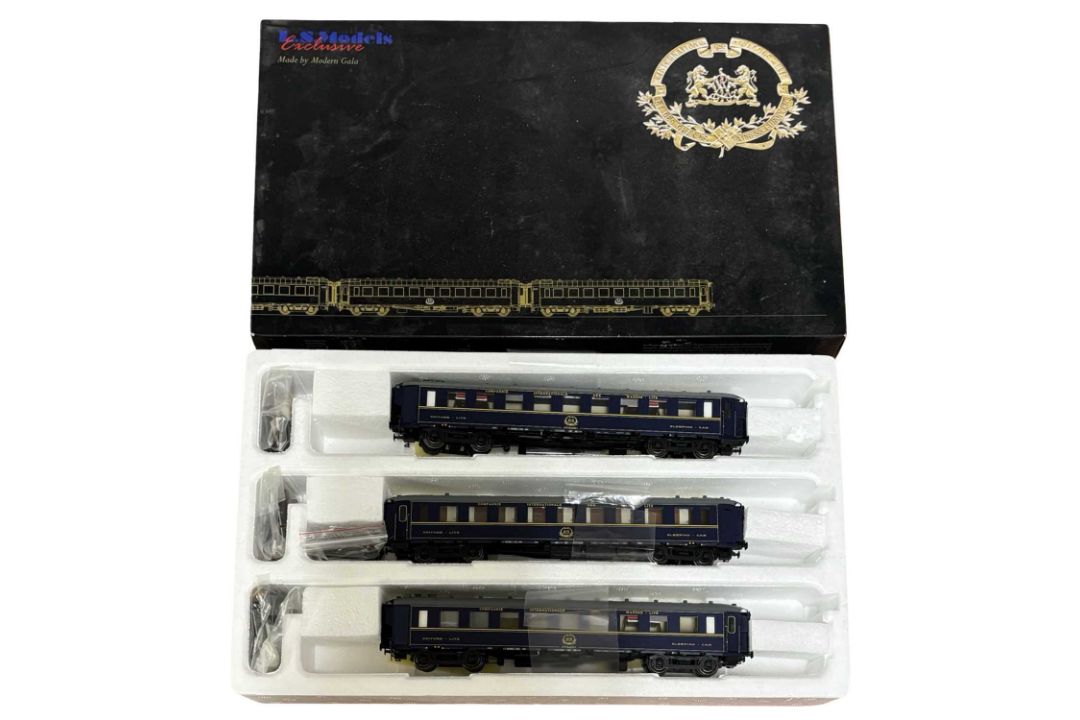 A boxed L S Models (Modern Gala) 00 gauge 49 121 - 3/2/1 CIWL train set in blue livery