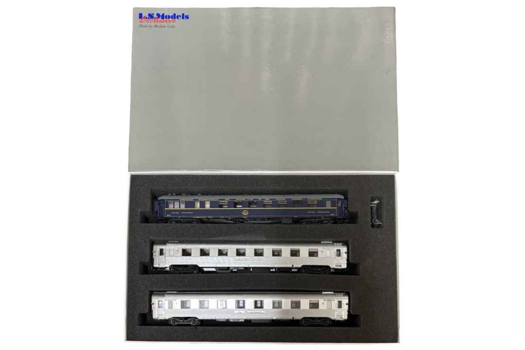 A boxed L S Models (Modern Gala) H0 gauge set, number 41 101, mistral 56