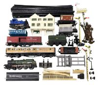 A mixed lot of various 00 gauge model railway rolling stock