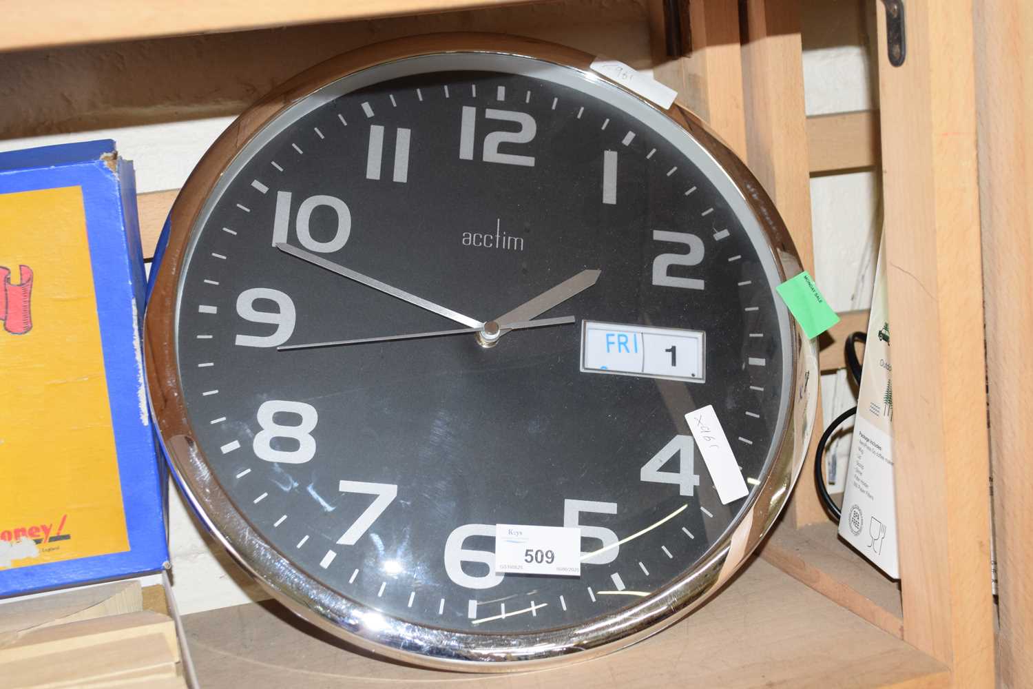 Modern wall clock