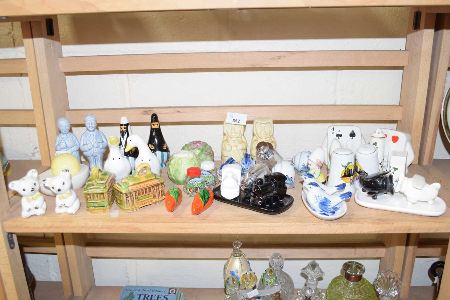 Quantity of assorted decorative condiment sets