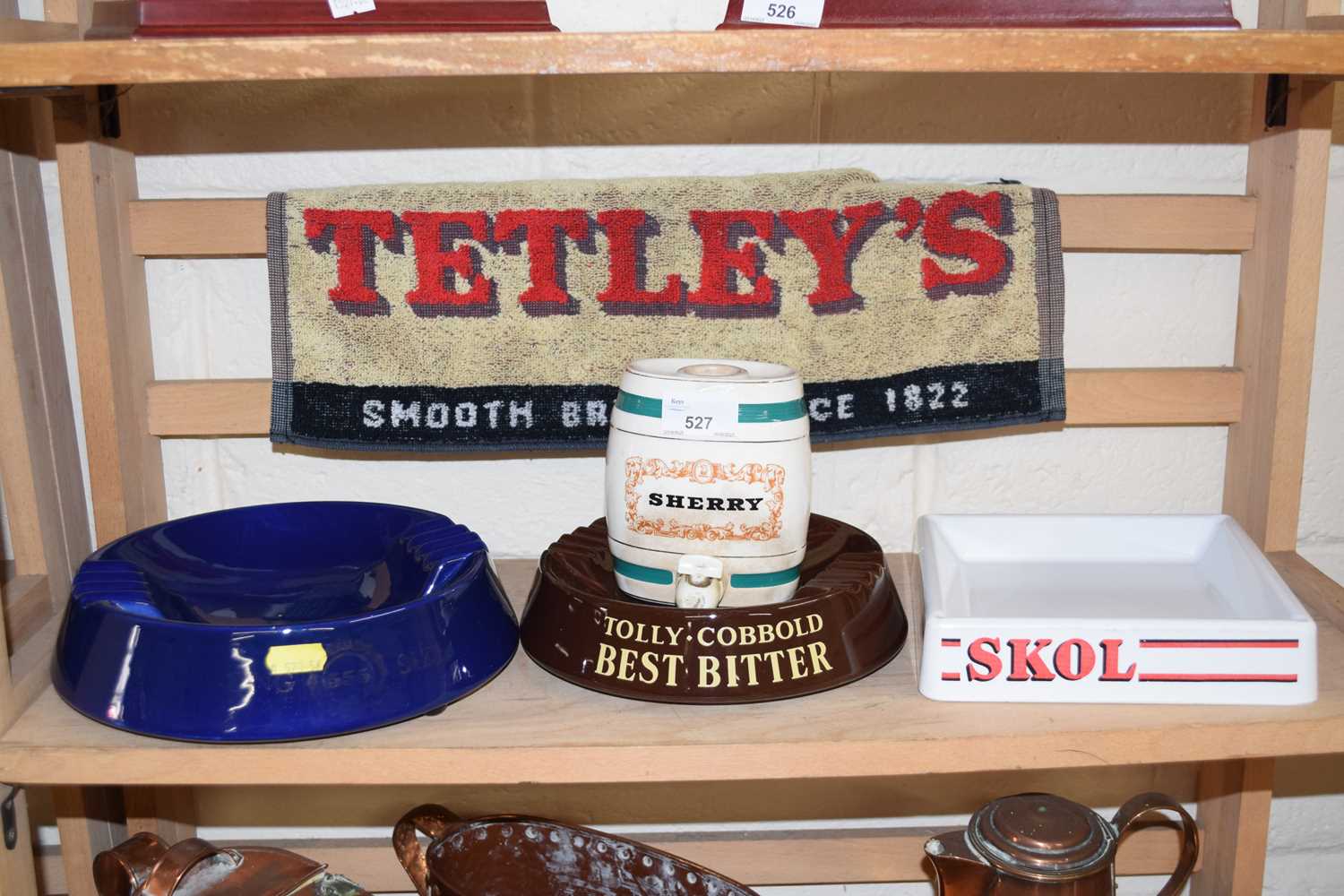 Quantity of assorted vintage pub collectables