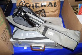 Photographic tripod and metal case