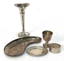 Mixed Lot: Elizabeth II silver kidney shaped dish, Birmingham 1967, a single silver oval shaped