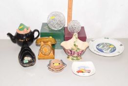 Mixed Lot: Wade novelty dogs head ashtrays, Wade toast rack, decorated plates and further cut