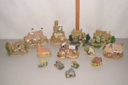 A quantity of Lilliput Lane cottages