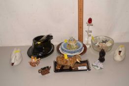 Mixed Lot: Assorted ornaments