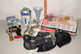 Mixed lot to include magazines, Star Wars items etc