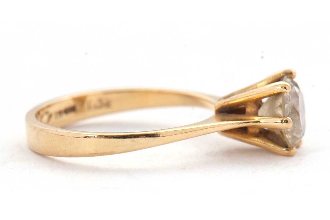 A pale yellow diamond ring, the round brilliant cut pale yellow diamond, estimated approx. 1. - Image 7 of 9