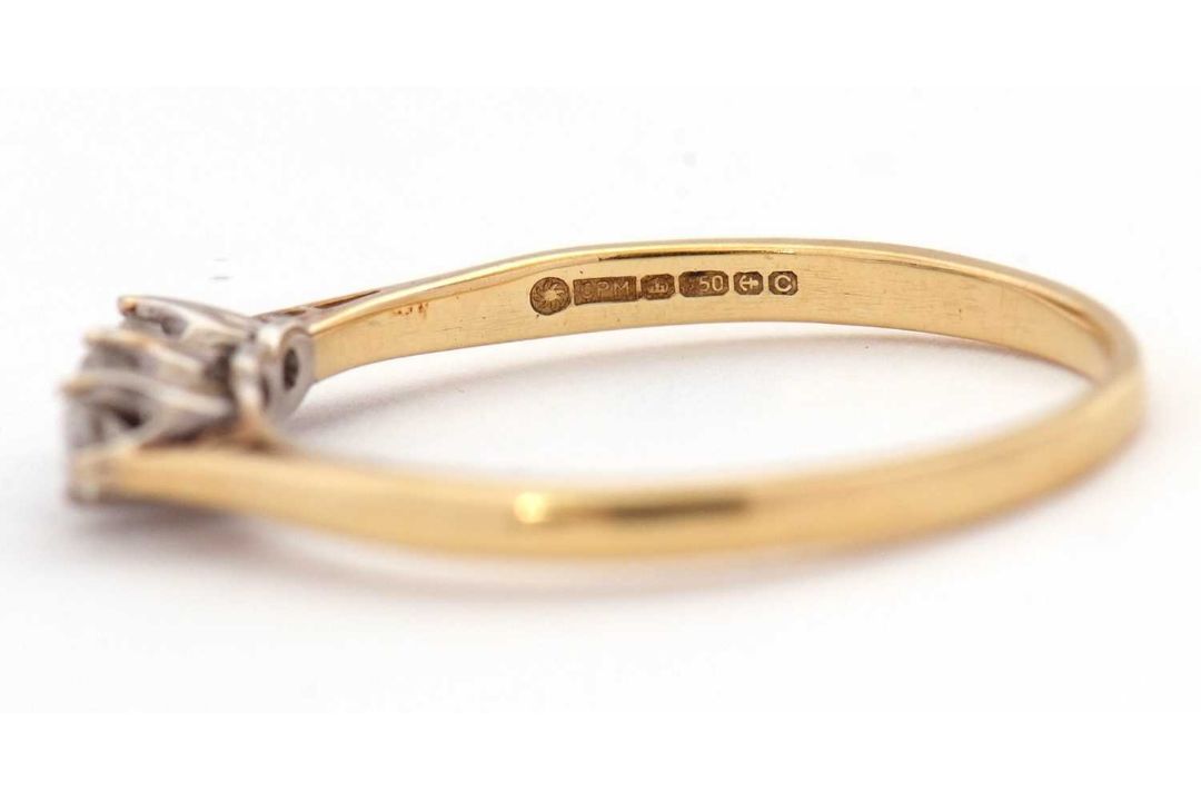 An 18ct three stone diamond ring, the three round brilliant cut diamonds, total estimated approx. - Image 6 of 7