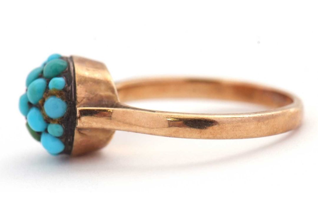 A turquoise cluster ring, the cluster composed of small turquoise cabochons, in raised mount with - Image 6 of 6