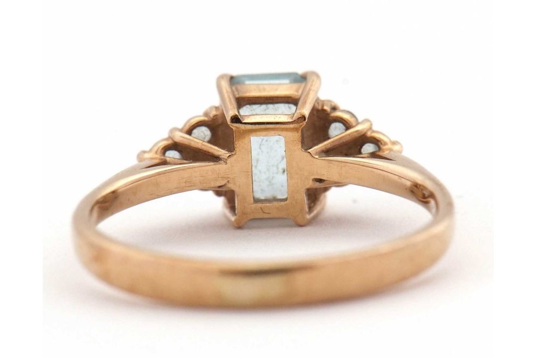 A 9ct aquamarine ring, set with an emerald cut aquamarine and three small round aquamarines to - Image 8 of 8