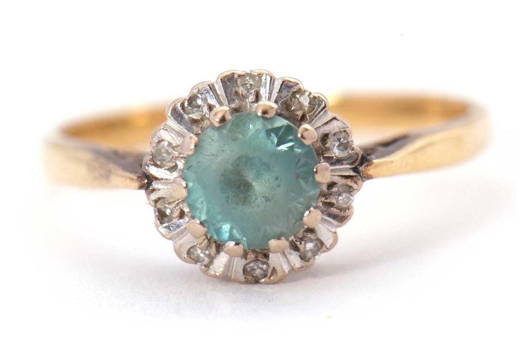 An 18ct blue zircon and diamond ring, the central round blue zircon surrounded by illusion set - Image 1 of 8