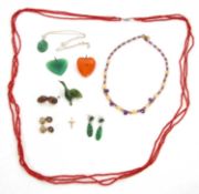 A mixed lot of jewellery: to include a 9ct crucifix, 0.7g; a pierced jade pendant and matching