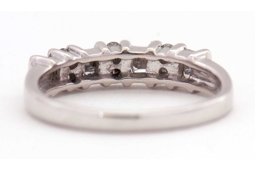 A 14K diamond ring, alternatively set with two baguette and two round brilliant cut diamonds, - Image 4 of 7