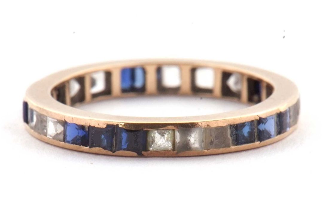 A blue and white stone eternity ring, the full hoop ring with channel set with blue and white - Image 3 of 3