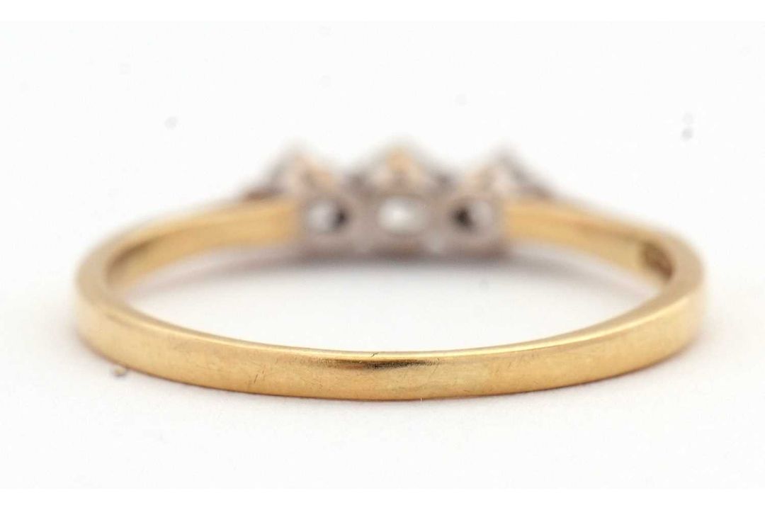 An 18ct three stone diamond ring, the three round brilliant cut diamonds, total estimated approx. - Image 5 of 7