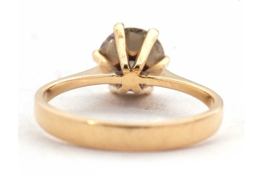 A pale yellow diamond ring, the round brilliant cut pale yellow diamond, estimated approx. 1. - Image 6 of 9