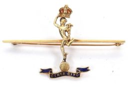 A 15ct Royal Corps of Signals badge, with gold and enamelled crest, plain bar stamped 15ct, 51mm