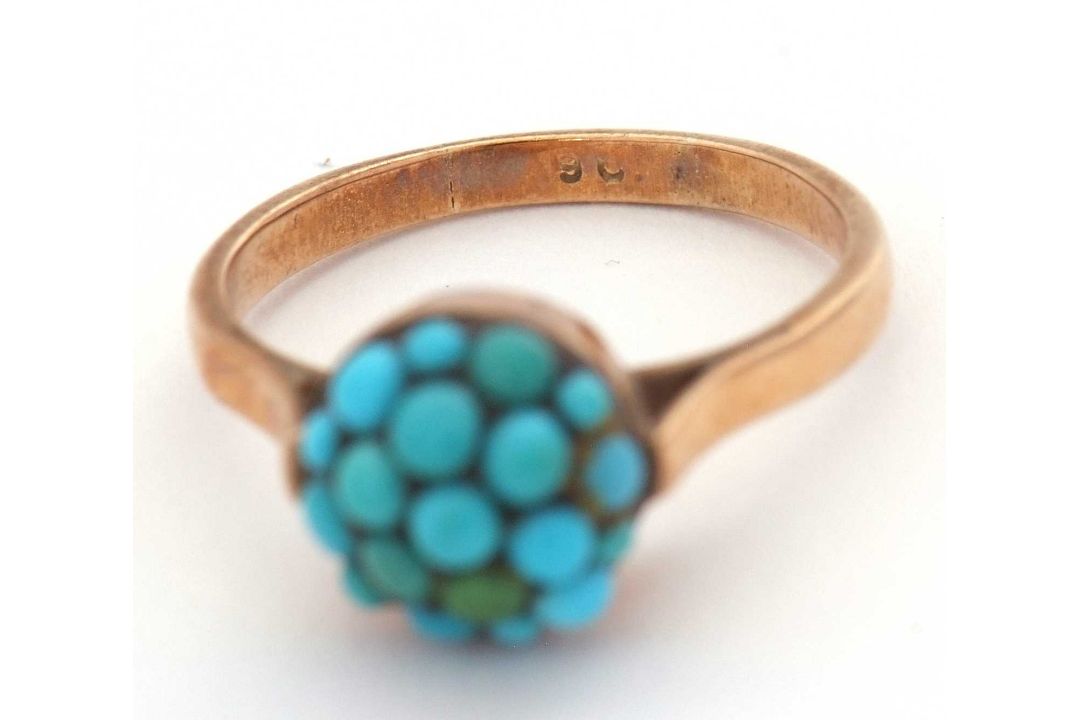 A turquoise cluster ring, the cluster composed of small turquoise cabochons, in raised mount with - Image 3 of 6
