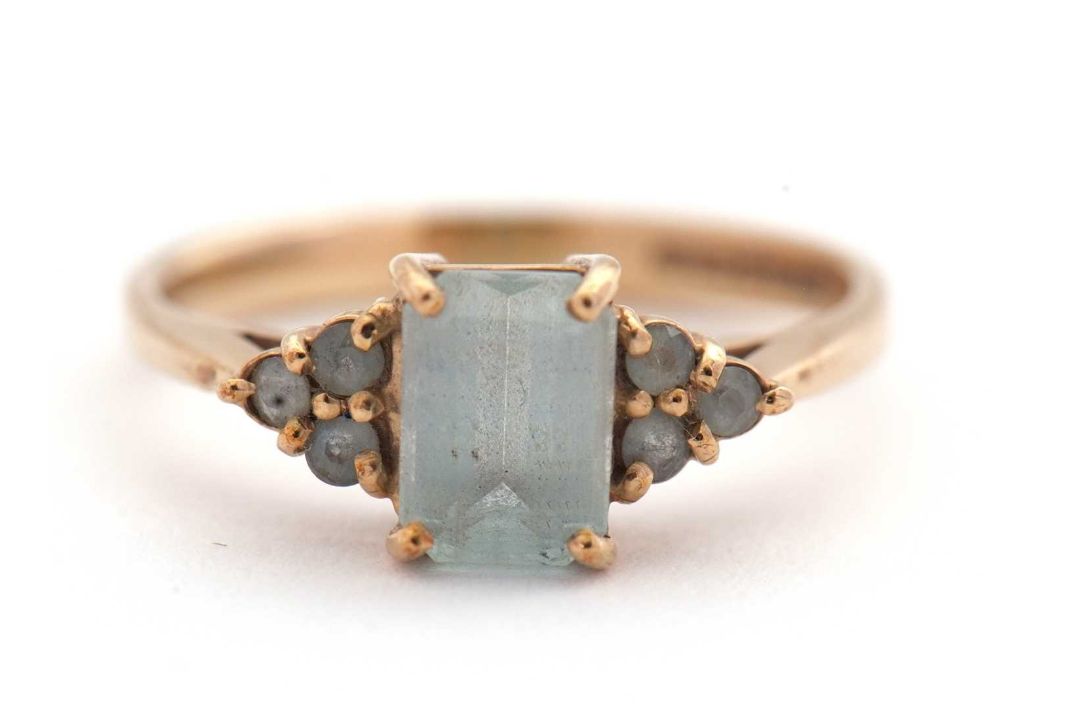 A 9ct aquamarine ring, set with an emerald cut aquamarine and three small round aquamarines to - Image 2 of 8