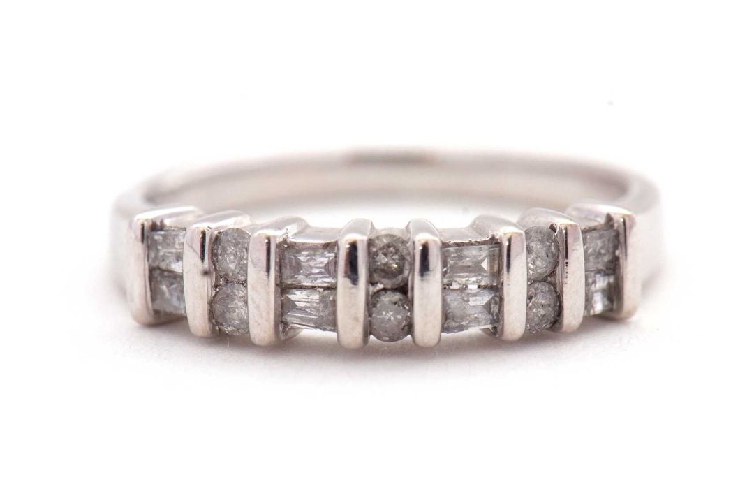 A 14K diamond ring, alternatively set with two baguette and two round brilliant cut diamonds, - Image 2 of 7