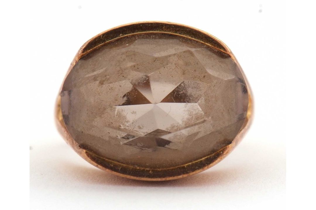 A 9ct smokey quartz ring, the oval smokey quartz in a horizontal tension settting, with split - Image 8 of 8