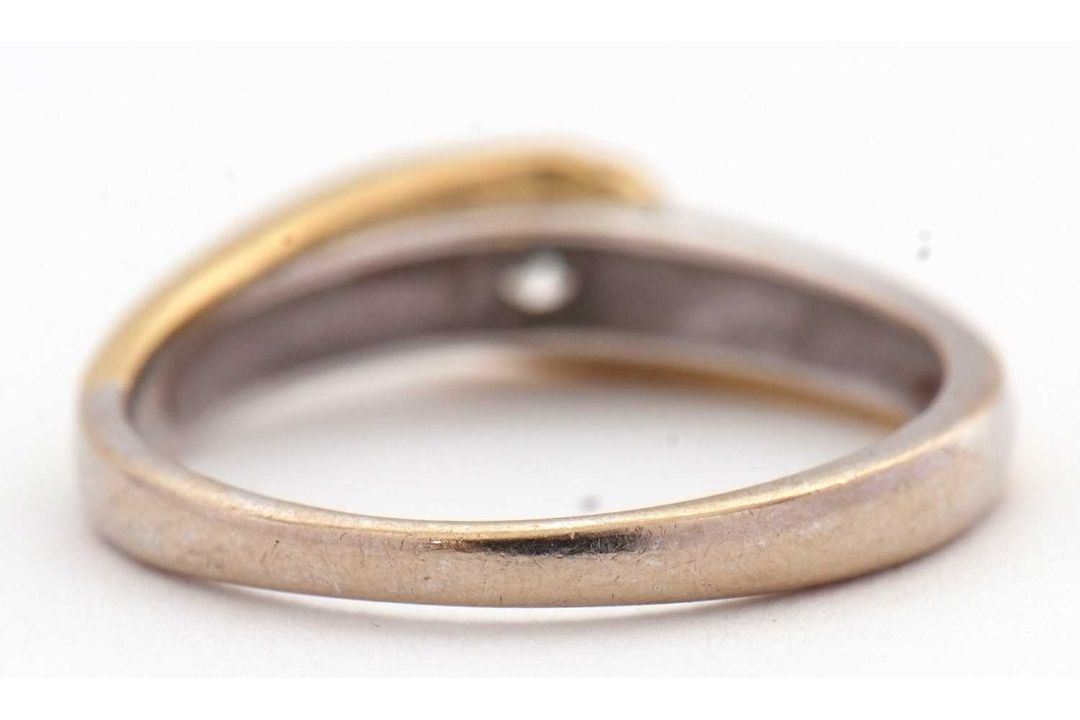 An 18ct bi-colour gold and diamond ring, the central round brilliant cut diamond, estimated - Image 5 of 6