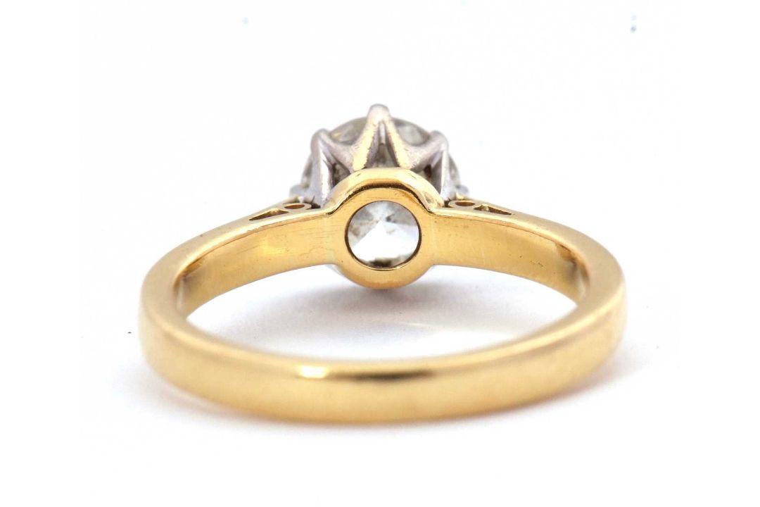 An 18ct diamond solitaire ring, the round brilliant cut dimaond, estimated approx. 1.29cts, colour - Image 2 of 7