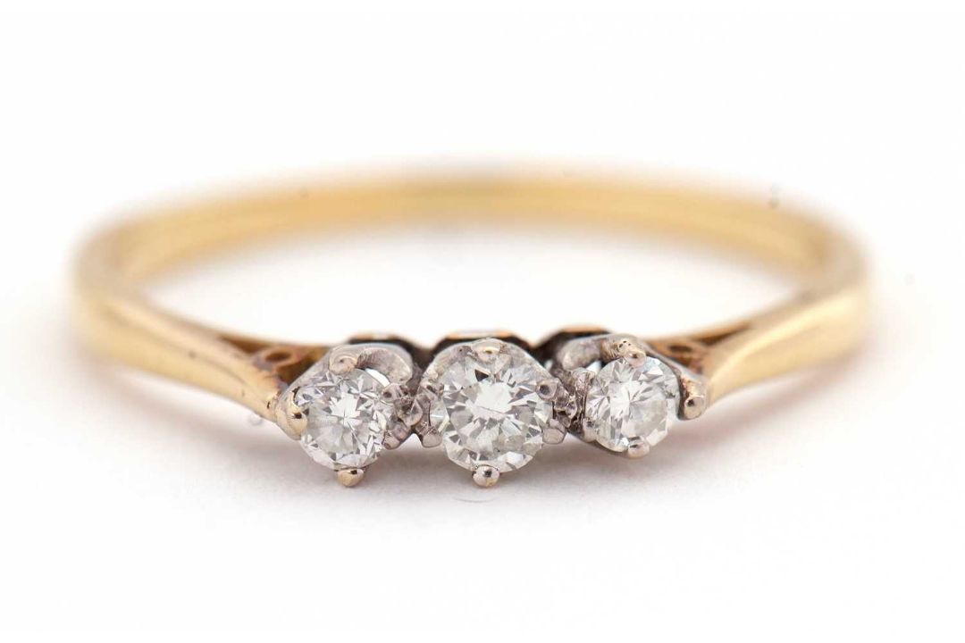 An 18ct three stone diamond ring, the three round brilliant cut diamonds, total estimated approx. - Image 2 of 7