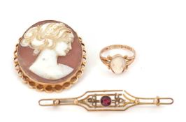 An oval shell cameo brooch, in 9ct mount hallmarked Birmingham 1989, 43mm long, 8.7g; a 9ct cameo