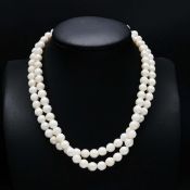 A TWO STRAND CULTURED PEARL NECKLACE.