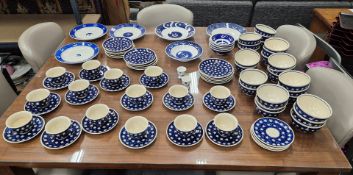 A LARGE QUANTITY OF BOLESLAWIEC POLISH TABLEWARE.