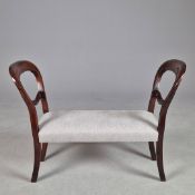 A VICTORIAN STYLE MAHOGANY WINDOW SEAT.
