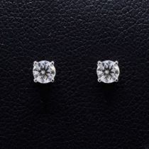 A PAIR OF 18CT GOLD DIAMOND STUD EARRINGS.