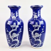 A PAIR OF CHINESE PORCELAIN JINGDEZHEN VASES. (2).