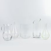 A COLLECTION OF GLASSWARE.