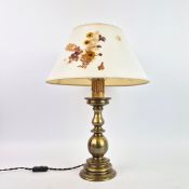 MID 20th CENTURY ITALIAN BRASS CANDLESTICK TABLE LAMP.