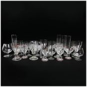 A LARGE QUANTITY OF VARIOUS DRINKING GLASSES. (QTY).