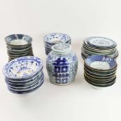 A COLLECTION OF EIGHTEEN LATE 19TH CENTURY CHINESE BLUE AND WHITE BOWLS. (QTY).