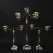 AN EDWARDIAN CUT AND GLASS FIVE-WAY CRICKLITE CANDELABRUM WITH A PAIR OF MATCHING TWIN BRANCH GARNIT