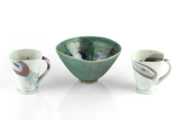 Janice Tchalenko (1942-2018) Two cups and a bowl decorated in pale browns, greens, and blues bowl