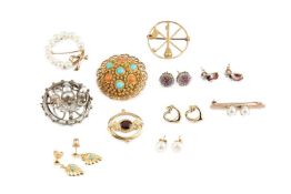 A collection of jewellery, comprising a diamond single stone ring, 18ct gold mounted, two pairs of