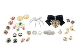 A large collection of costume jewellery, to include assorted ear clips, brooches, necklaces, etc. (