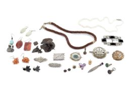 A collection of antique and later jewellery, to include an amethyst three-leaf clover brooch, a