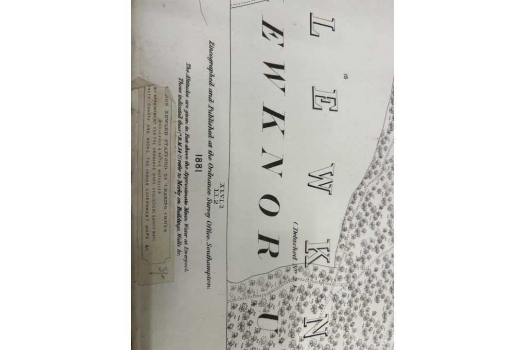 A collection of various rolled estate maps - Image 5 of 10