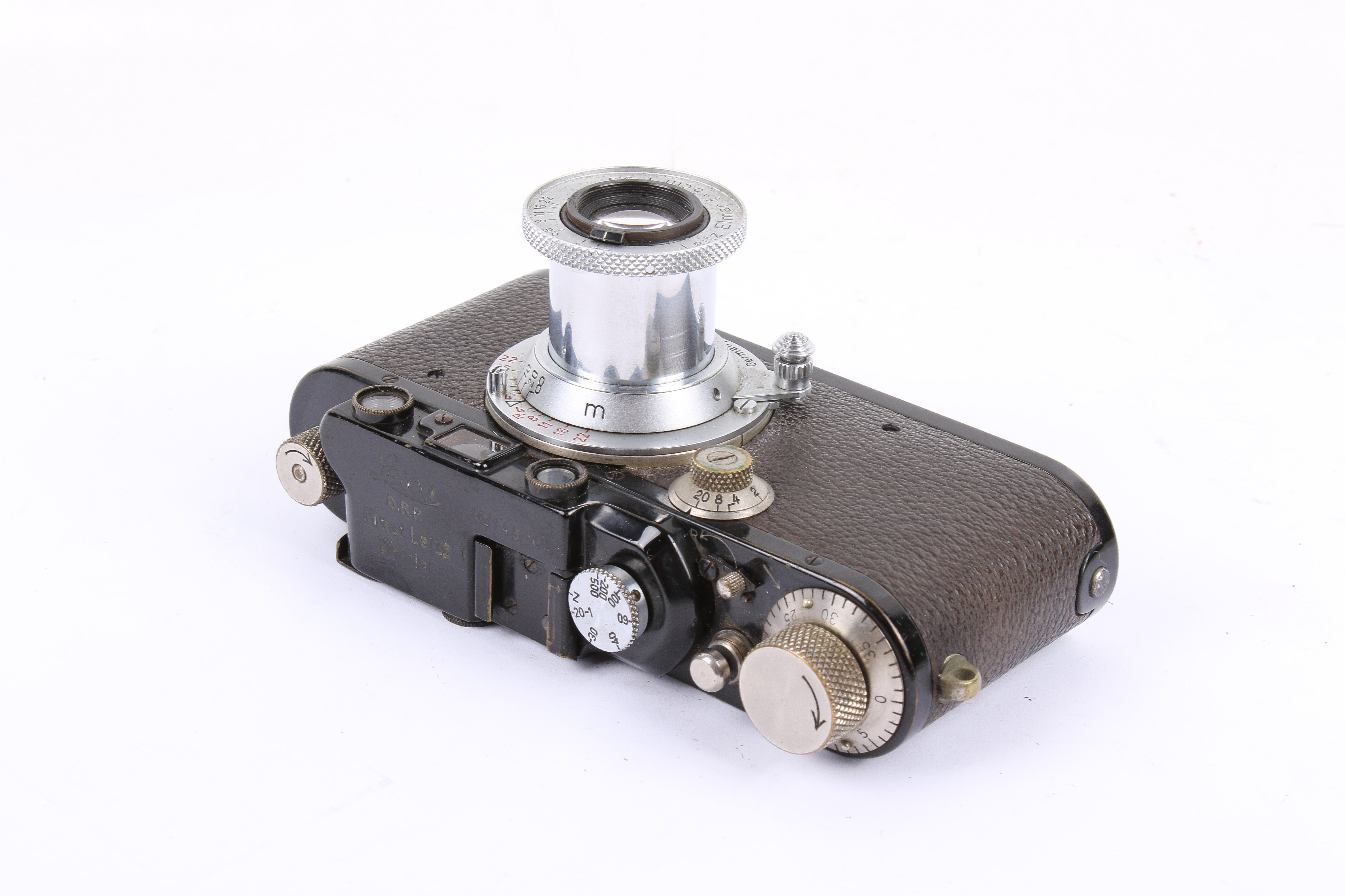 A Leitz Wetzlar Leica III 35mm Rangefinder camera outfit. Black and chrome body. 1934. - Image 3 of 8