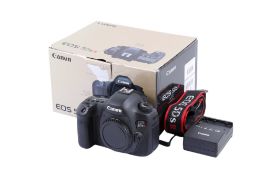 A Canon EOS 5DSR Digital SLR camera body. Serial number 028021001528.